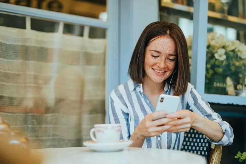 How to Chat with Strangers Online Safely: Essential Tips for Secure Conversations