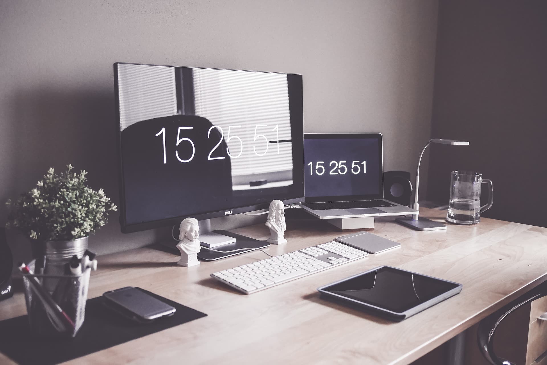 When and How to Use Technology Nudges to Nudges People at Work