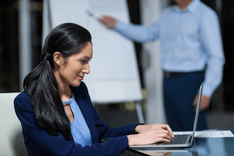 Navigating HR Trends in 2025 for Professionals