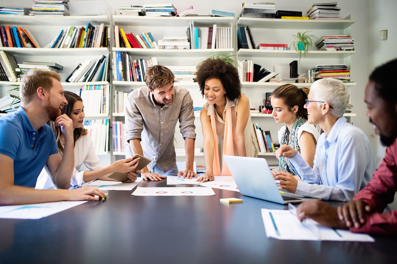 The Difference Between Hiring an Internal Marketing Team Versus Outsourcing to an SEO Agency