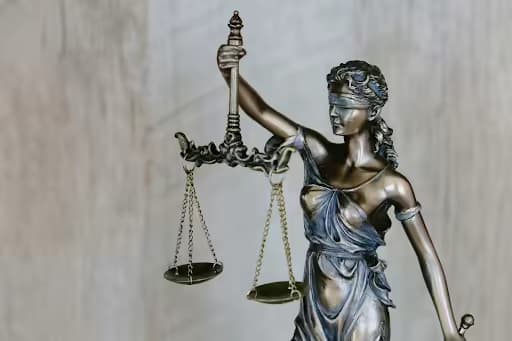 How To Manage Legal Troubles As A Business