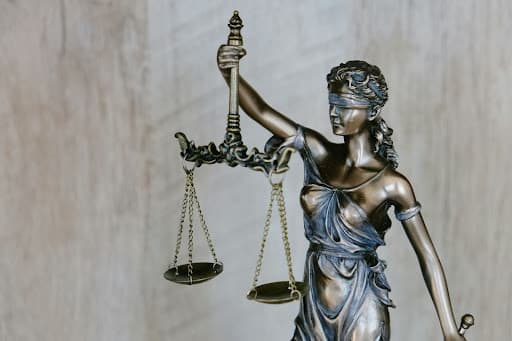 How To Manage Legal Troubles As A Business