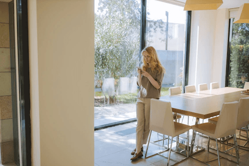 The Benefits of Using Glass Partitions for Open Office Layouts