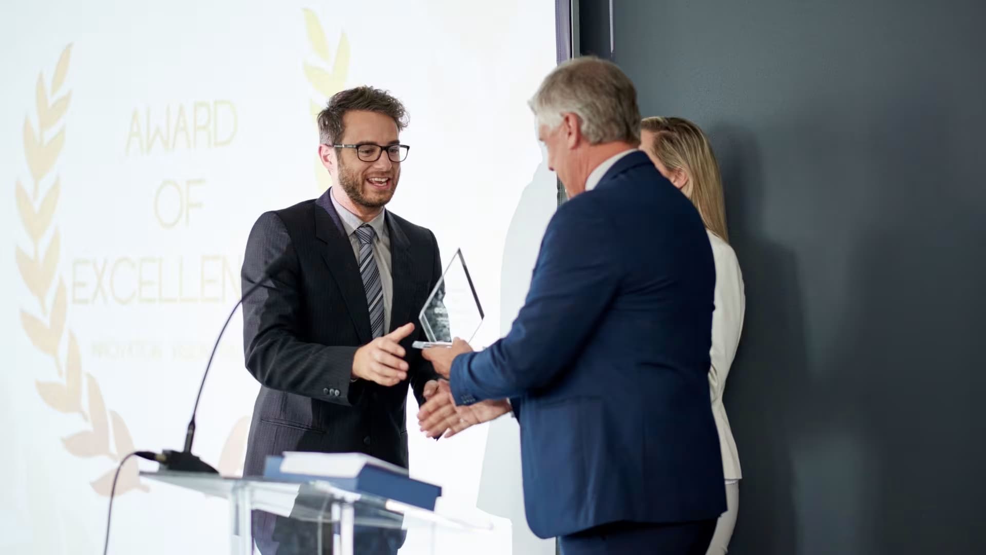 Proven Strategies for Effective Employee Recognition: Examples and Best Practices