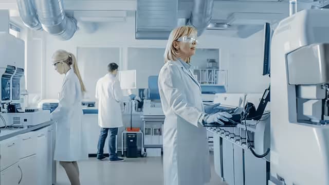 4 Reasons Researchers Love Working in a Shared Laboratory Space