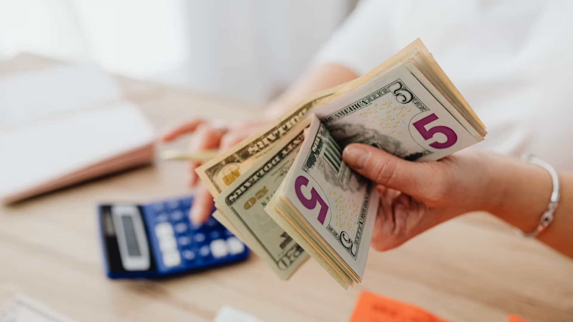 Salary to Hourly: How to Convert Your Annual Pay (With Conversion Table)