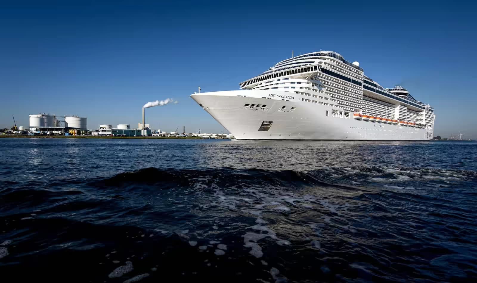 Crafting Excellence: Essential Qualities for the Ideal Cruise Ship Employee from a Human Resources Perspective