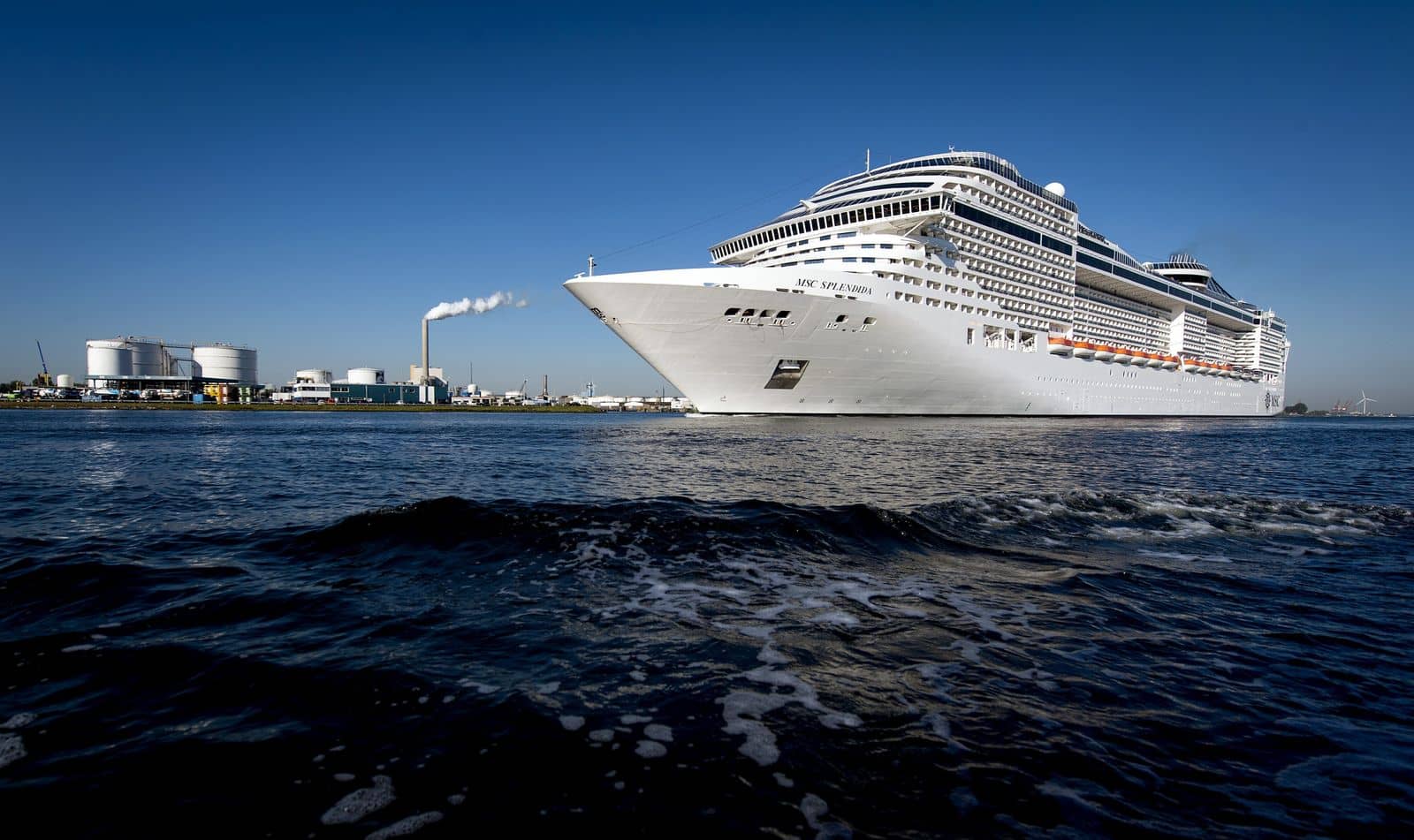 Crafting Excellence: Essential Qualities for the Ideal Cruise Ship Employee from a Human Resources Perspective