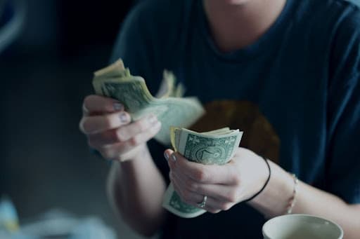 Pros and Cons of Merchant Cash Advance for Small Businesses