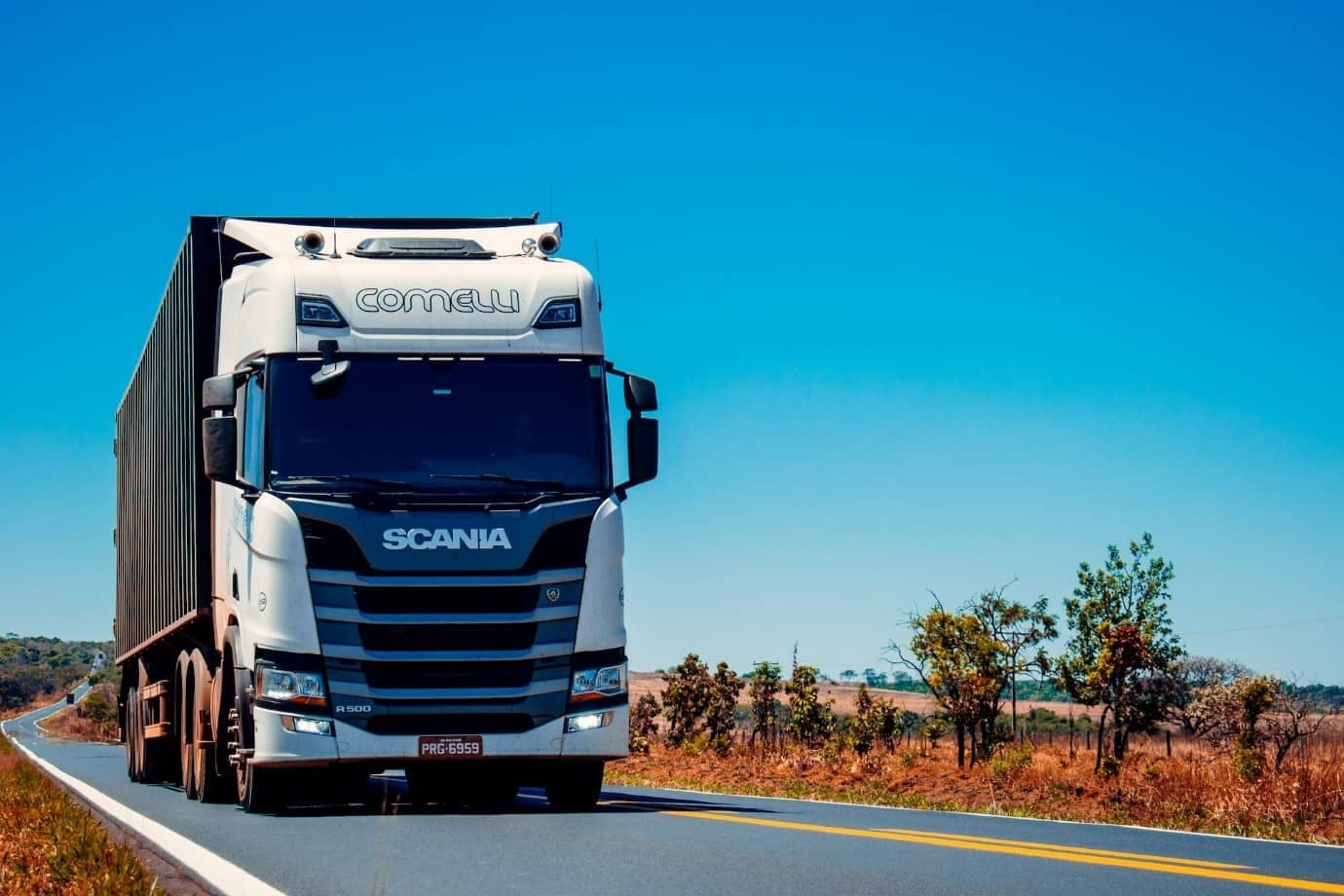 5 Benefits of Being a Professional Truck Driver